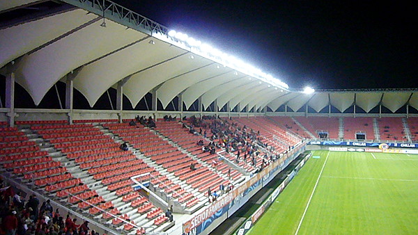 Estadio Bicentenario Municipal Nelson Oyarzún - Chillán