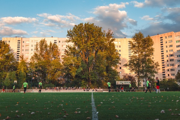 Sportplatz Franz-Stenzer-Straße - Berlin-Marzahn