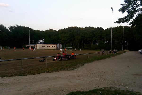 Sportanlage Schulstraße B-Platz - Nützen