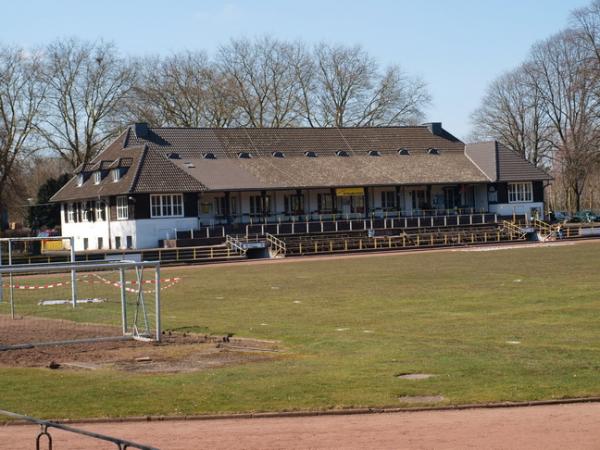 Edelstahlkampfbahn der Bezirkssportanlage Stahldorf - Krefeld-Stahldorf