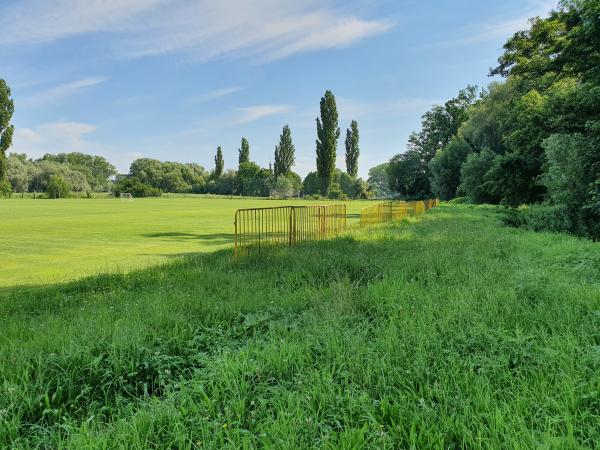 Sportovní a Tréninkové Centrum Uhříněves hřiště 3 - Praha-Uhříněves