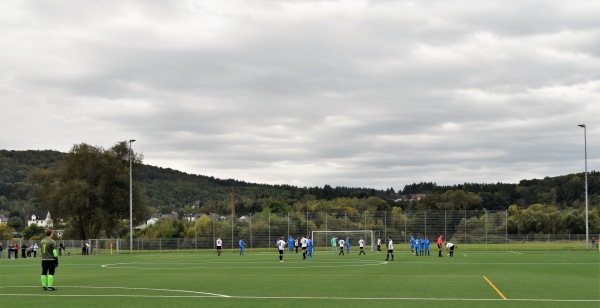 Roquemaure-Stadion Nebenplatz 1 - Ehringshausen