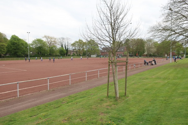 Bezirkssportanlage Krähenacker Platz 3 - Meerbusch-Osterath