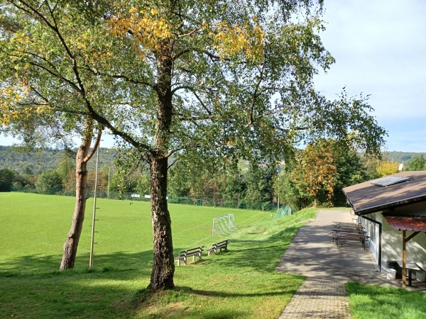 Sportplatz am Waldrand - Löhnberg-Obershausen