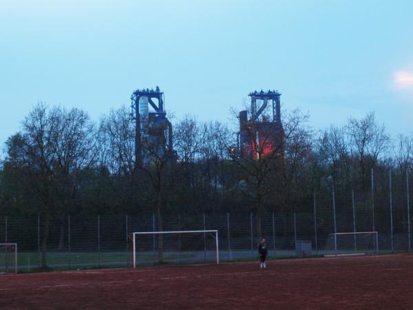 Sportplatz Am Beeckbach - Duisburg-Bruckhausen