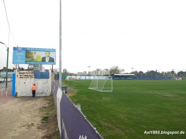 Maccabi Shaarayim Stadion - Rehovot 