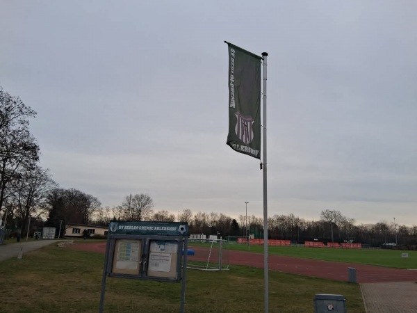 Fritz-Lesch-Sportplatz 2 - Berlin-Adlershof