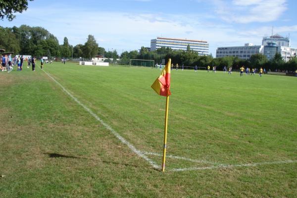 Sportanlage an der Kanalbrücke - Hannover-Vahrenheide