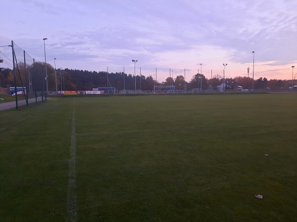 Stadion w Milanówek obok 1 - Milanówek