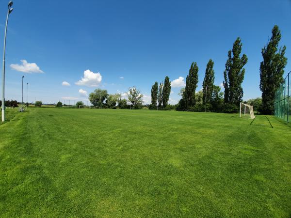 Sportovní a Tréninkové Centrum Uhříněves hřiště 4 - Praha-Uhříněves Sportovní a Tréninkové Centrum Uhříněves hřiště 4 - Praha-Uhříněves