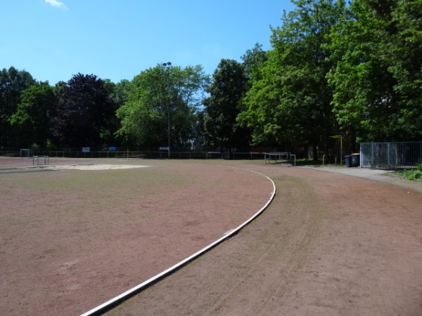 Sportplatz im Schulzentrum Süd - Duisburg-Huckingen