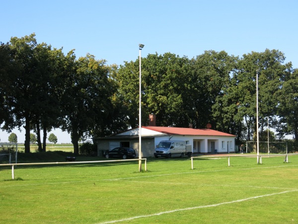 Sportplatz an der B190 - Salzwedel-Pretzier