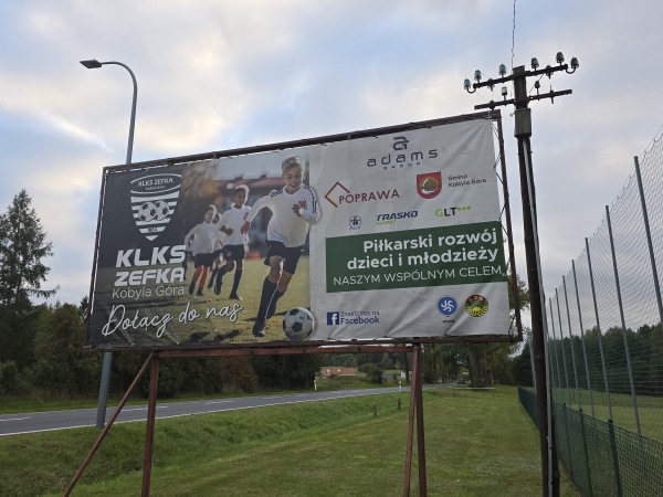 Stadion w Kobyla Góra boisko obok - Kobyla Góra