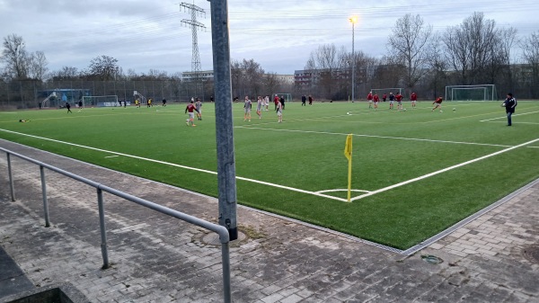 Sportplatz Oschatzer Ring - Berlin-Hellersdorf