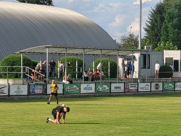 Boisko piłkarskie KS Kolejarz Chałupki - Chałupki