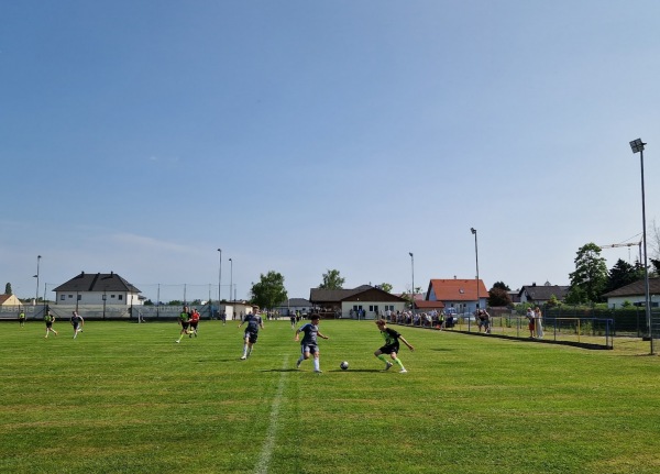 Sportplatz Matzendorf-Hölles - Matzendorf-Hölles