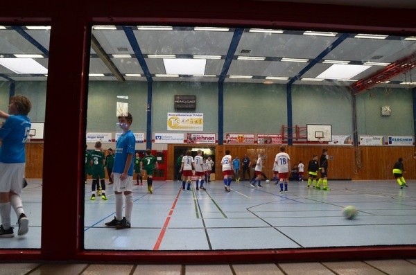 Unter der Tribüne