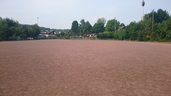 Sportplatz Wildwiese - Wolken bei Koblenz