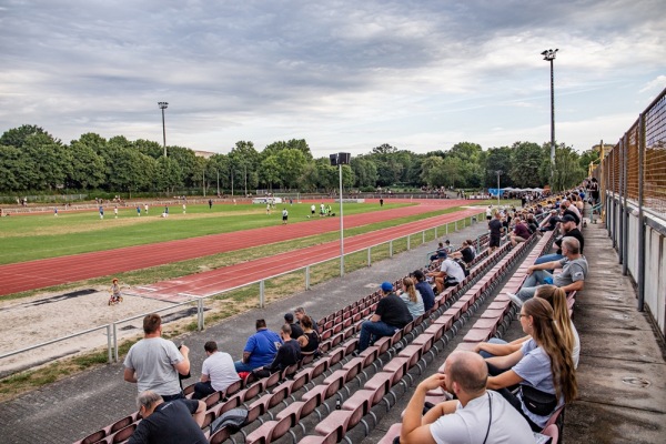 Leichtathletikstadion im Bürgerpark Nord - Darmstadt-Fasanerie