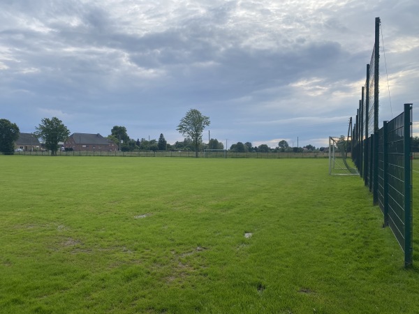 Paradiesstadion Nebenplatz 1 - Rees-Mehr