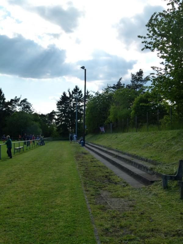 Sportplatz Niederweidbach - Bischoffen-Niederweidbach