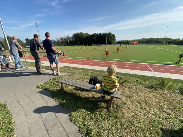 Karl-Kleine-Stadion am Hüsterner Berg - Ense-Höingen