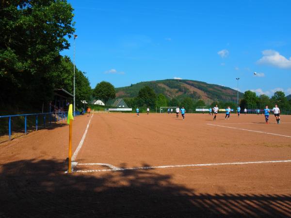 Sportplatz an der Turnhalle - Sundern/Sauerland-Endorf