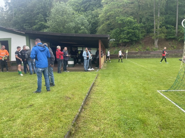 Sportplatz Hinzbach - Nentershausen/Hessen-Weißenhasel