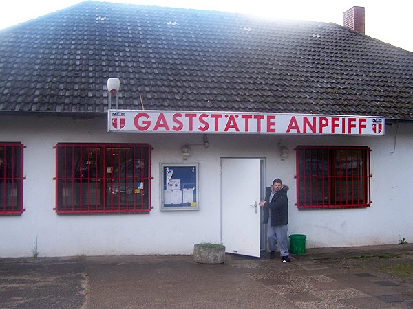 Stadion an der Landesgrenze - Hamburg-Wilhelmsburg