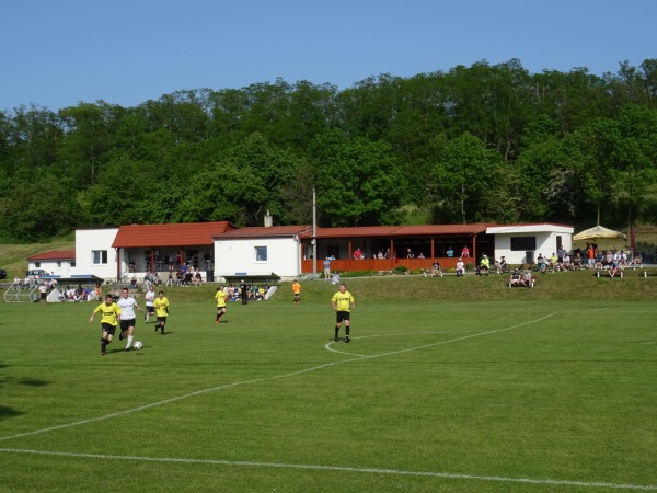 Stadion SK Viktorie Kleneč - Kleneč