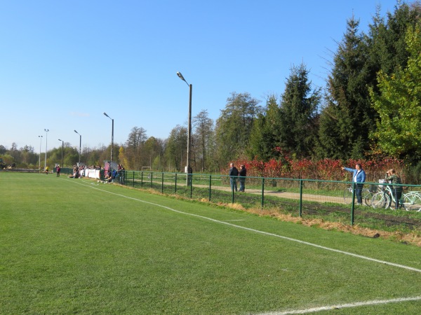Gminny Stadion w Mikuszewskim - Mikuszewskie