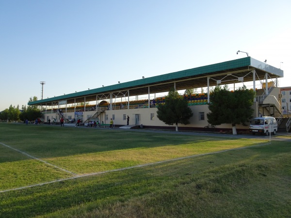 Yoshliq Stadioni - Karmana