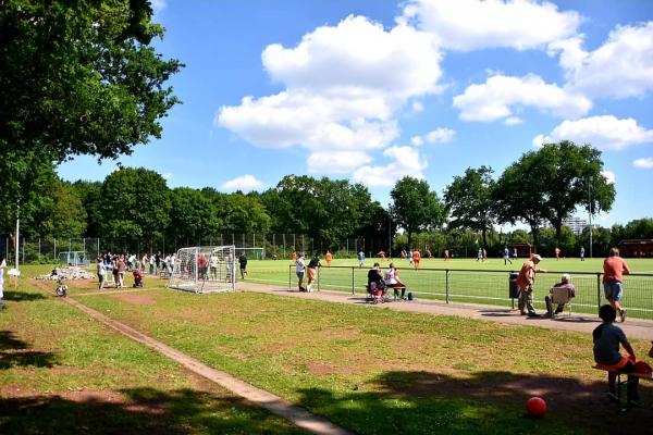 Bezirkssportanlage Brüder-Grimm-Ring B-Platz - Lübeck-Moisling