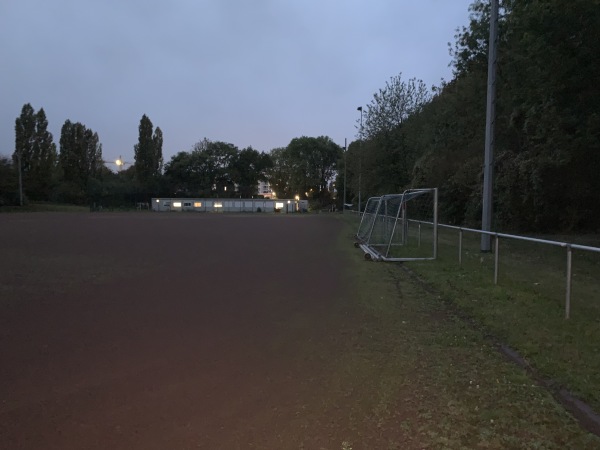 Stadion an der Autobahn Nebenplatz - Hürth-Efferen
