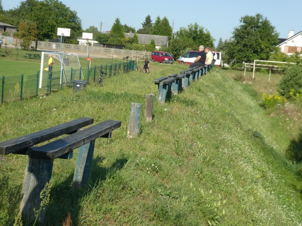 Boisko w Rozłogach - Rozłogi