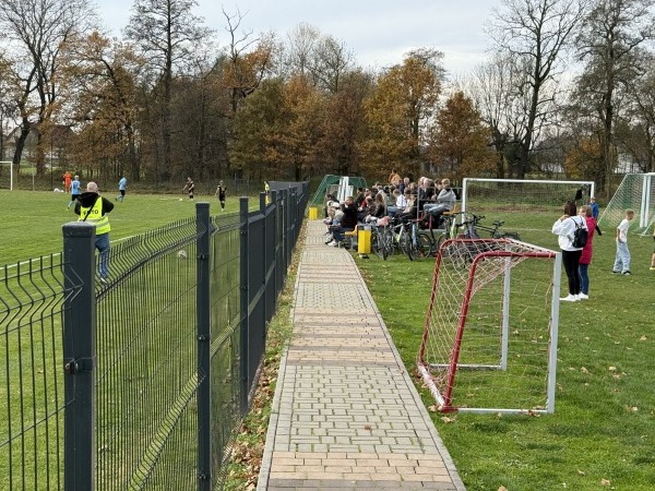 Boisko w Bronówach - Bronów