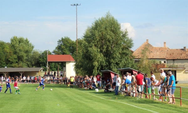 Futbalový štadión Eliášovce - Nový Život-Eliášovce