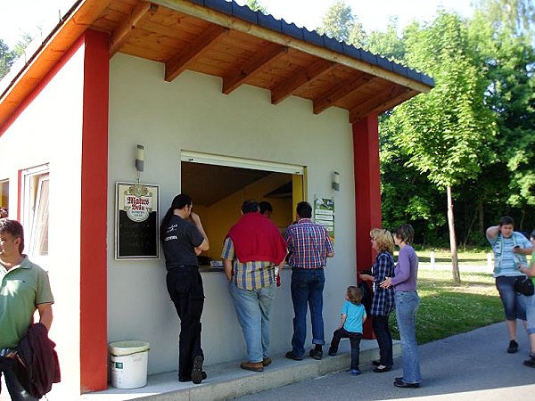 mittlerweile Kunstrasen