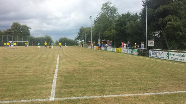 Sportplatz im Ort - Neuenkirchen/Dithmarschen