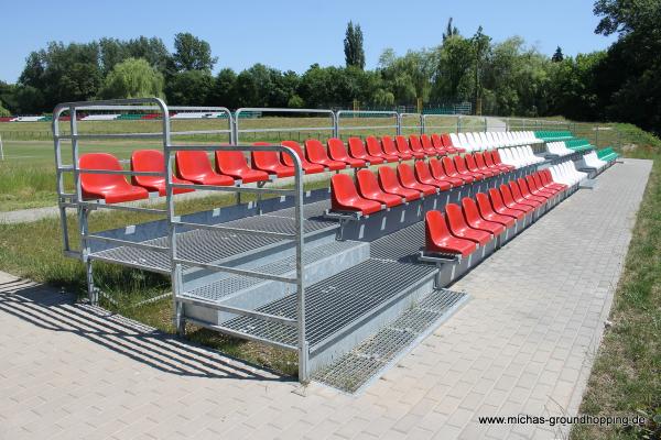 Stadion im. Józefa Pawełczyka obok - Czeladź