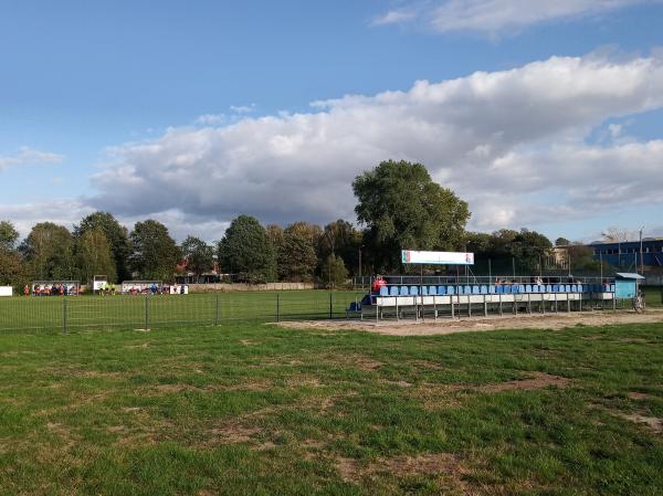 Stadion Miejski w Pieńsku obok - Pieńsk