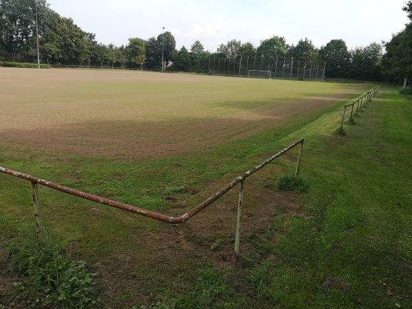 Theodor-Klein-Sportanlage Platz 3 - Neuss-Rosellen
