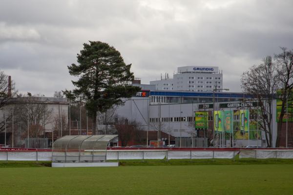 Sportpark Valznerweiher Platz 3 - Nürnberg-Zerzabelshof