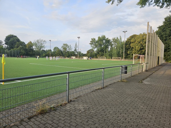 Bezirkssportanlage Furtwängler Straße Platz 2 - Hilden