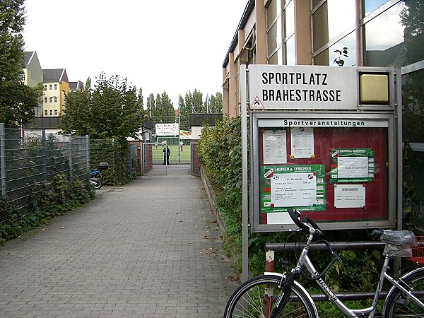 Sportplatz Brahestraße - Berlin-Charlottenburg