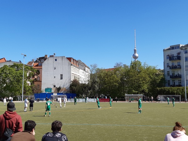 Sportplatz Auguststraße - Berlin-Mitte