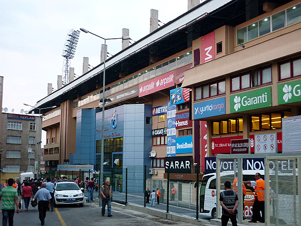 Hüseyin Avni Aker Stadyumu - Trabzon