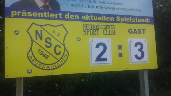 Sportplatz im Ort - Neuenkirchen/Dithmarschen