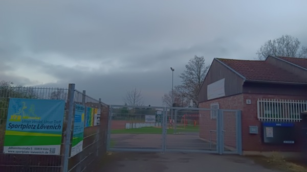 Sportplatz Johanniterstraße - Köln-Lövenich