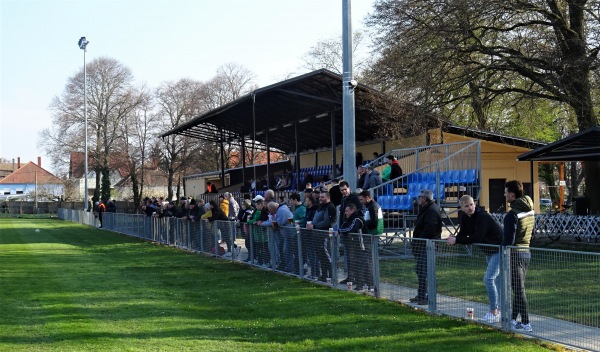 Malomkerti Sportpálya - Csepreg